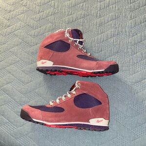 NWOT Danner Womens hybrid shoes size 9